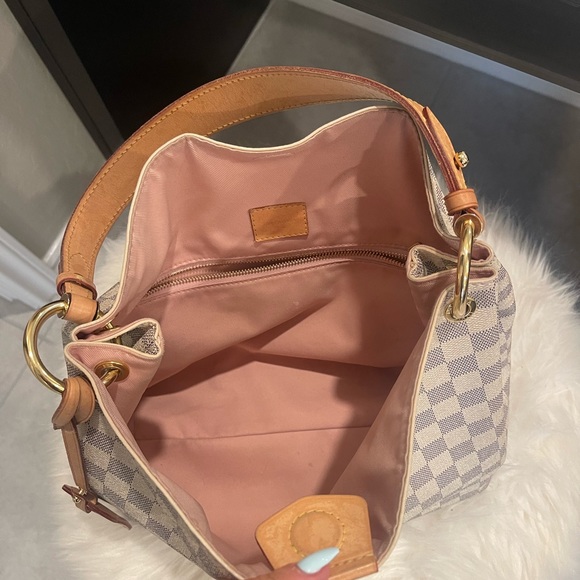 Louis Vuitton purse!! - Picture 3 of 3